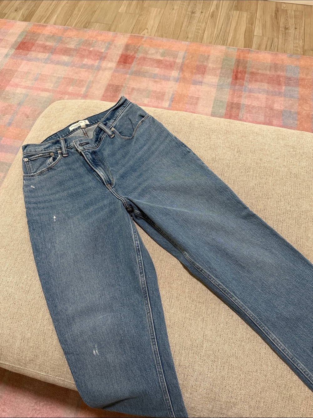 Abercrombie and Fitch The 90s Straight Ultra High Rise Blue Jeans